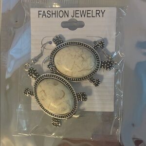 Fashion Jewelry Silver-Tone Turtle Earrings with Cream Marbled Stones